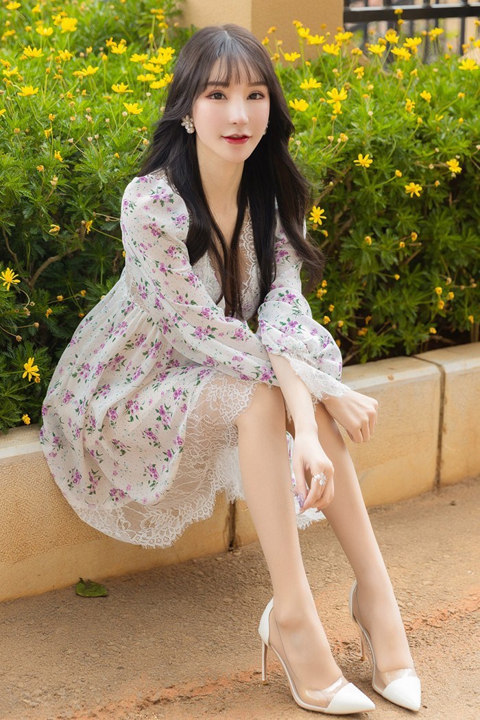 芊芊玉女周于希透明蕾丝撅臀暗示(图11)
