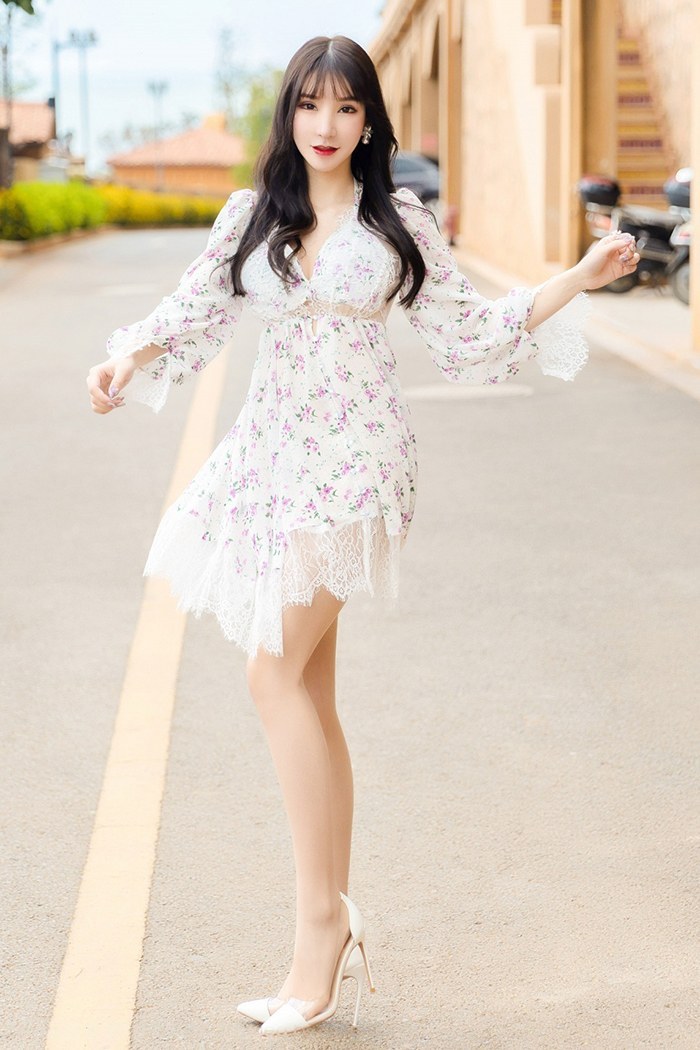 芊芊玉女周于希透明蕾丝撅臀暗示(图19)