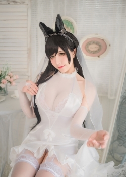 碧蓝航线爱宕犬cos青春美女性感写真图片