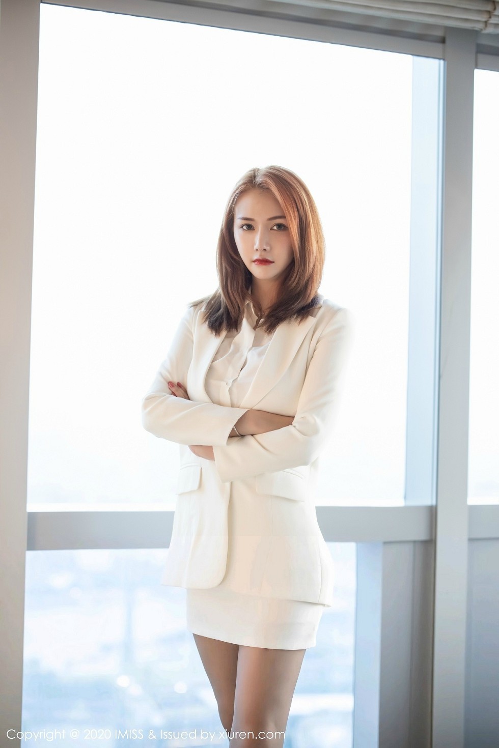 [IMISS爱蜜社]Vol.430_嫩模Evon陈赞之白色性感制服半脱露惹火身材撩人诱惑写真52P