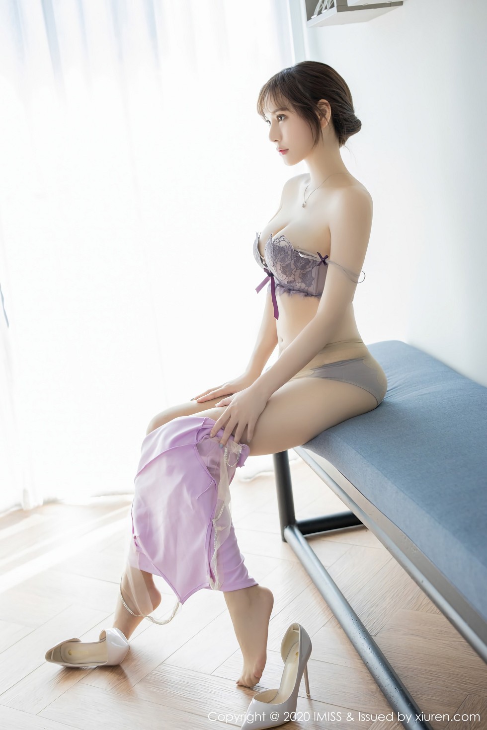 [IMISS爱蜜社]Vol.439_嫩模Lavinia肉肉清迈旅拍粉色连体裙全脱露完美身材诱惑写真45P