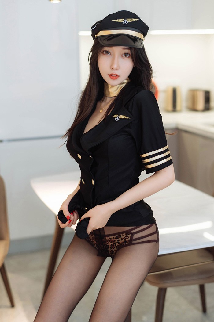 颜值巅峰玥儿玥黑丝高跟制服诱惑(图21)