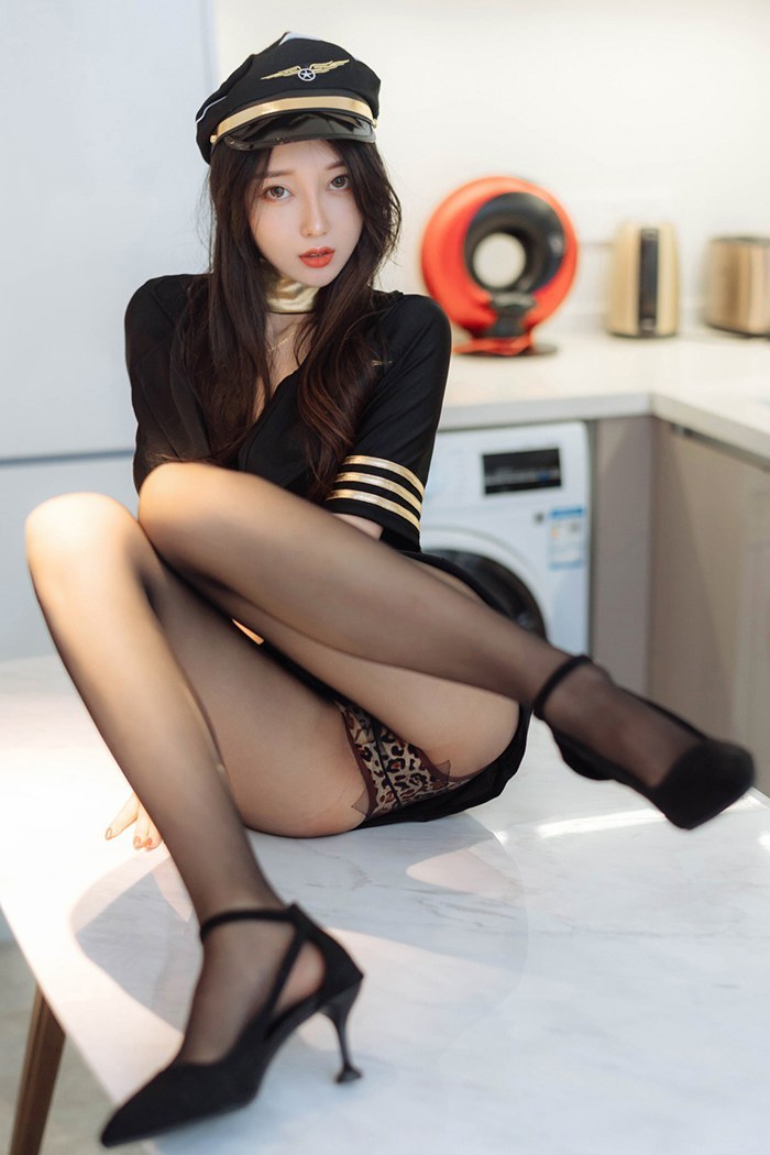 颜值巅峰玥儿玥黑丝高跟制服诱惑(图32)