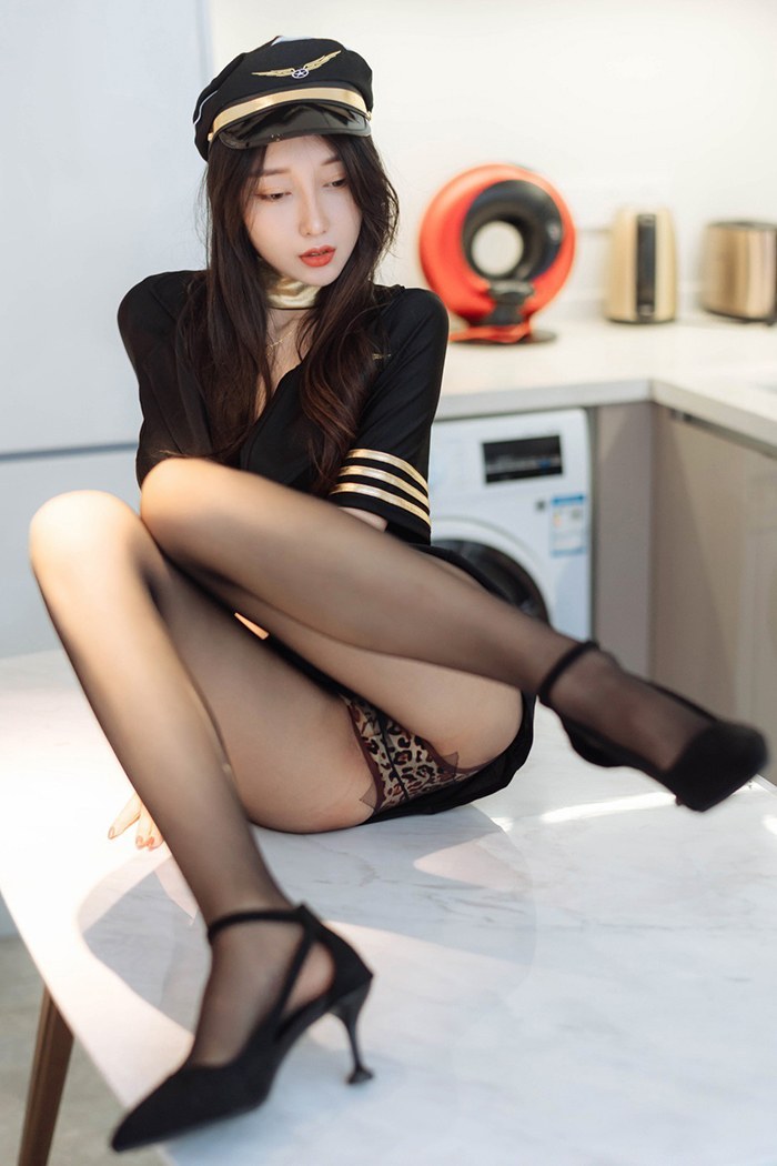 颜值巅峰玥儿玥黑丝高跟制服诱惑(图33)