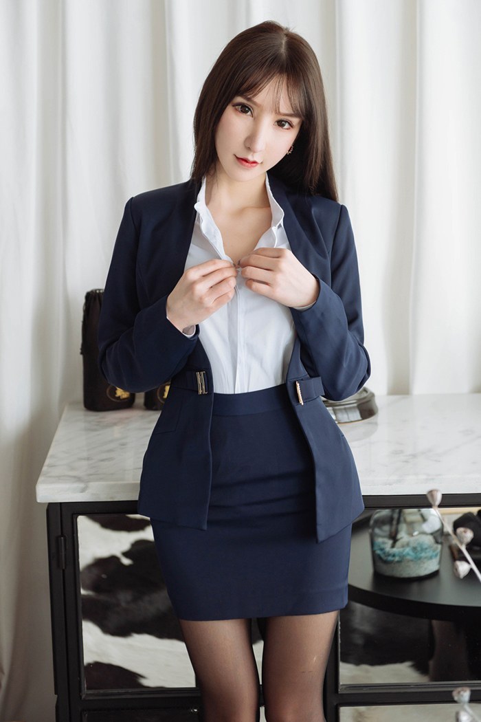 甜心秘书周于希白皙酥胸睡姿撩人(图10)
