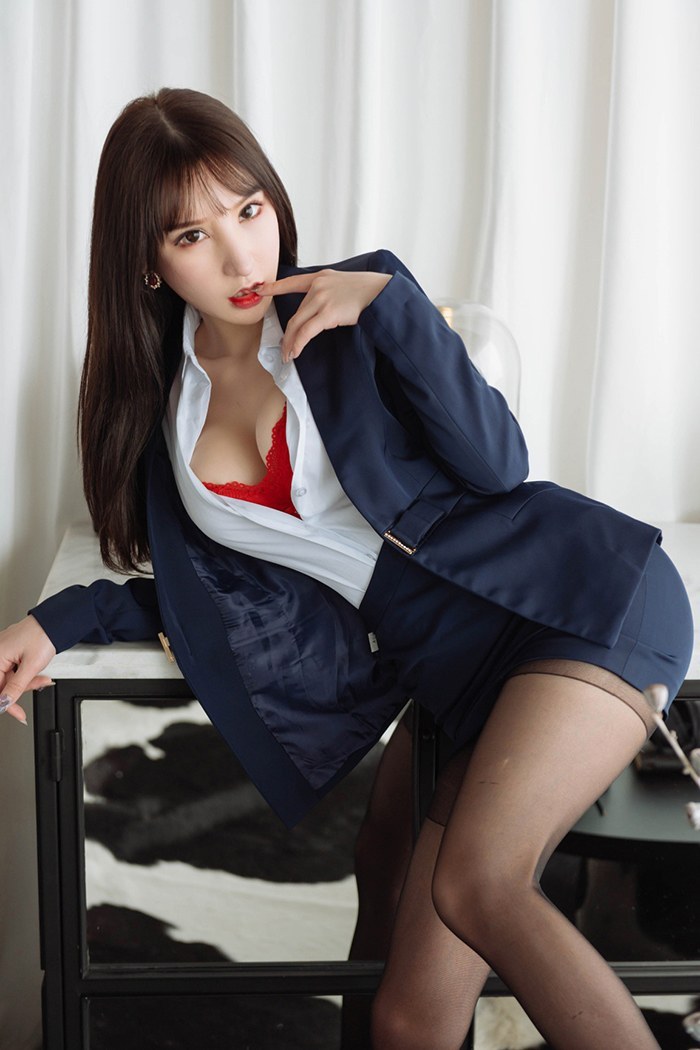 甜心秘书周于希白皙酥胸睡姿撩人(图14)