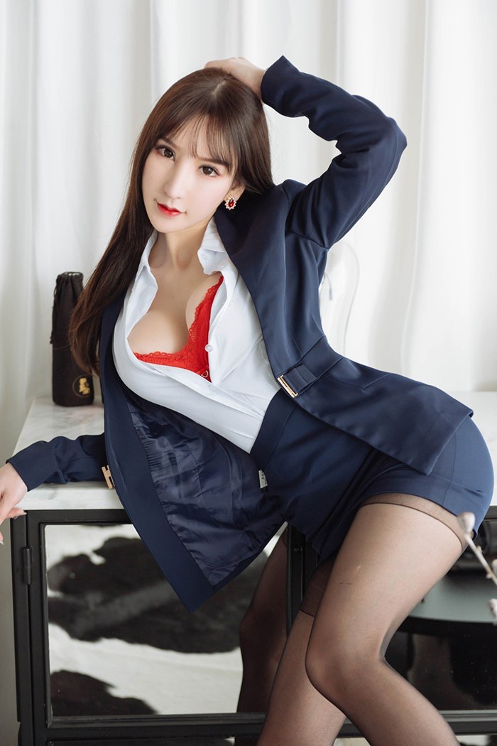 甜心秘书周于希白皙酥胸睡姿撩人(图15)