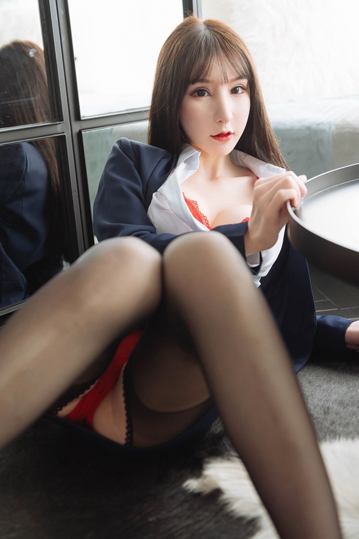 甜心秘书周于希白皙酥胸睡姿撩人(图26)
