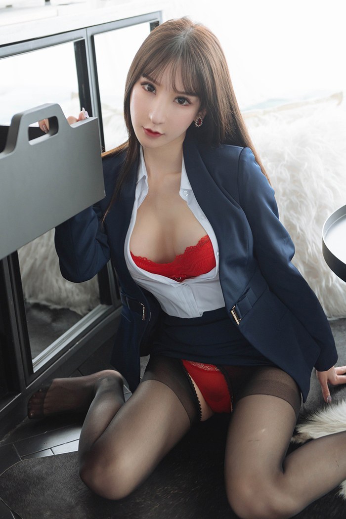 甜心秘书周于希白皙酥胸睡姿撩人(图35)