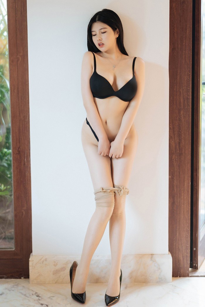 丰腴嫩模娜露傲人巨乳丝滑长腿勾魂(图46)