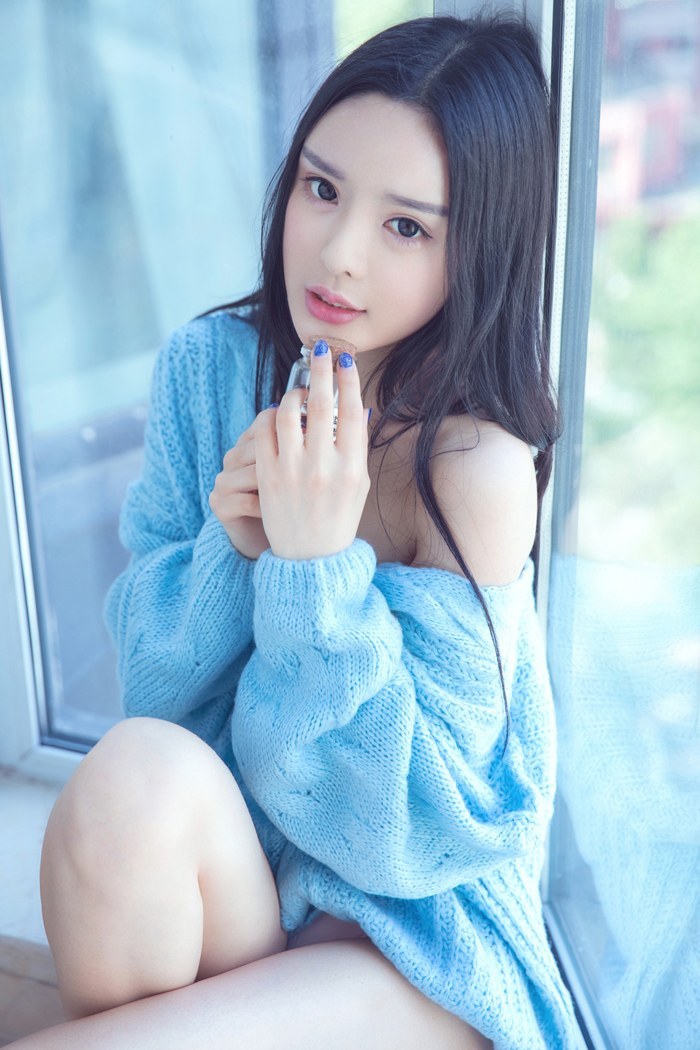清纯嫩模晓迪秀曼妙身姿香艳迷人(图1)