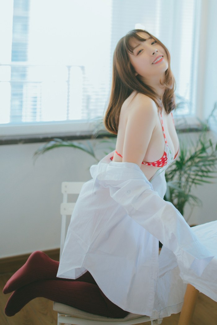 可爱草莓少女美乳圆润肌肤白皙诱人(图9)