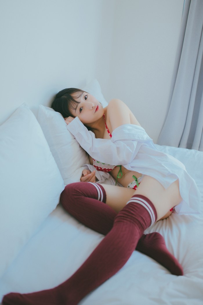 可爱草莓少女美乳圆润肌肤白皙诱人(图29)