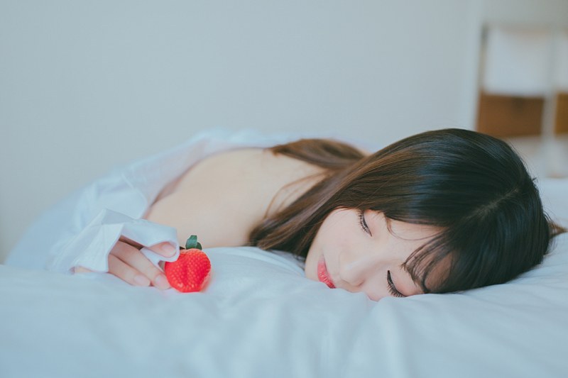 可爱草莓少女美乳圆润肌肤白皙诱人(图49)