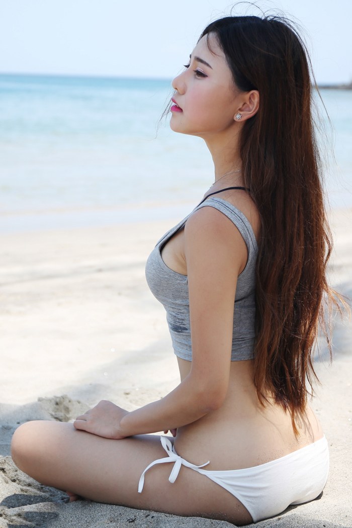 靓丽少女楚楚粉嫩面容皎白胴体迷人(图19)