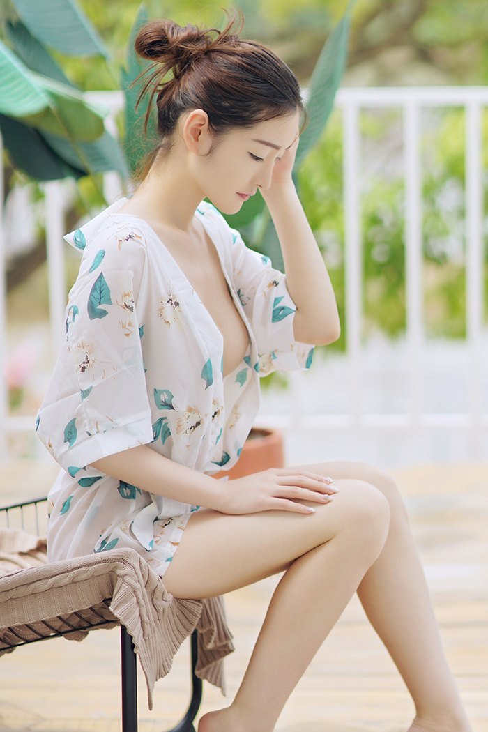 清新可人沈梦瑶容颜倾城美乳白皙动人(图2)