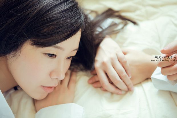 靓丽大学女生美眉影棚玩暧昧(图17)