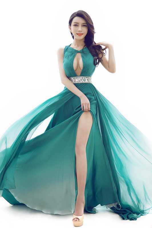 现代潘金莲龚玥菲气质写真(图1)