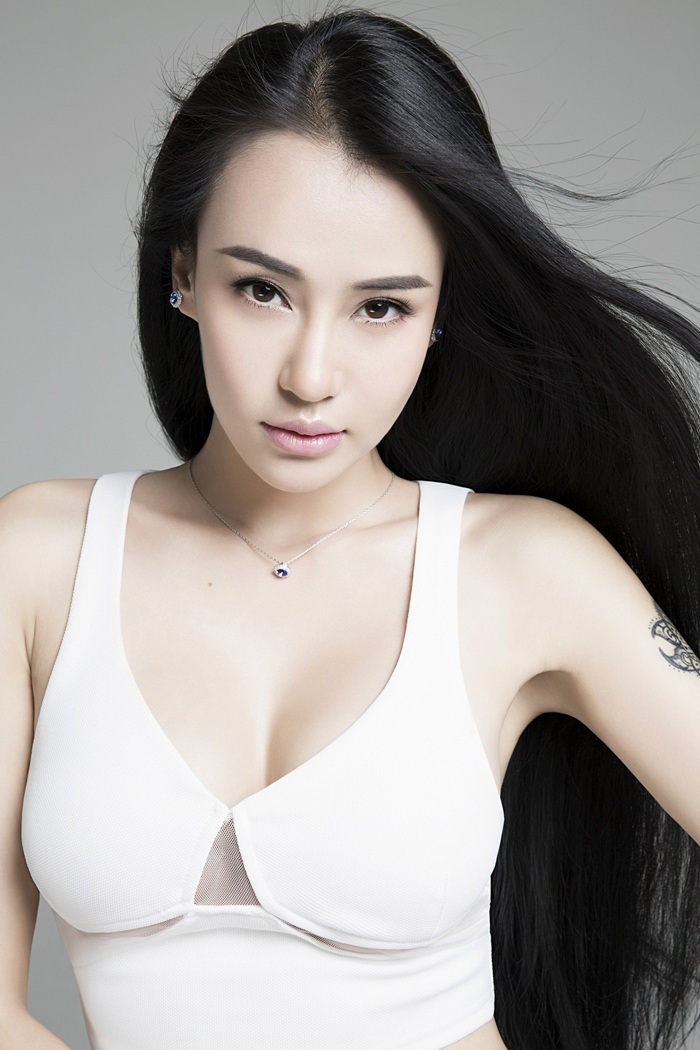 瑜伽女王母其弥雅火辣身材(图2)