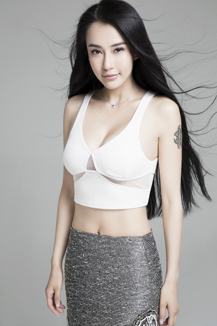 瑜伽女王母其弥雅火辣身材(图3)