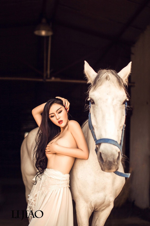 嫩模刚小希与美女范冰冰神似(图16)