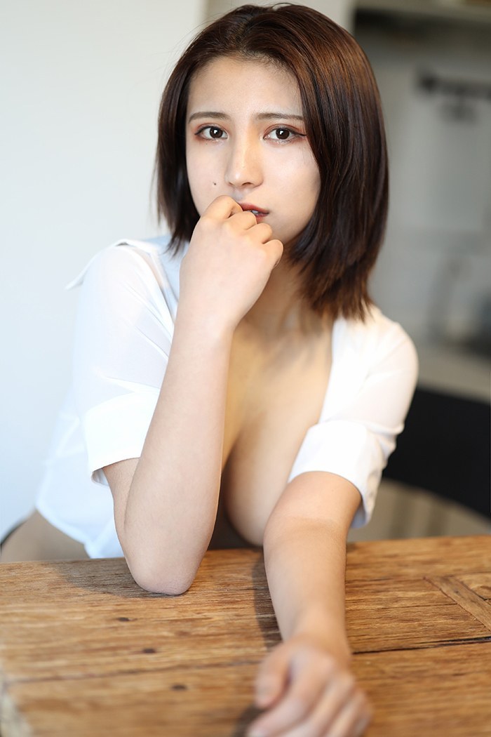 风骚女友久久黑丝包臀娇羞露美乳(图22)