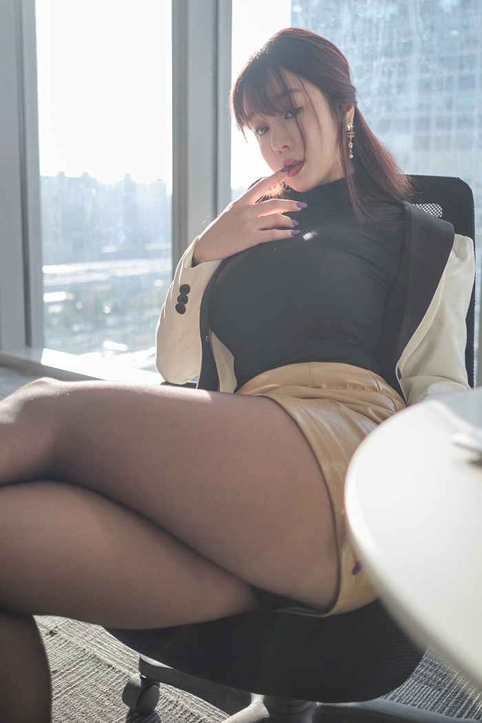 多情秘书王雨纯黑丝包臀豪乳深沟(图14)