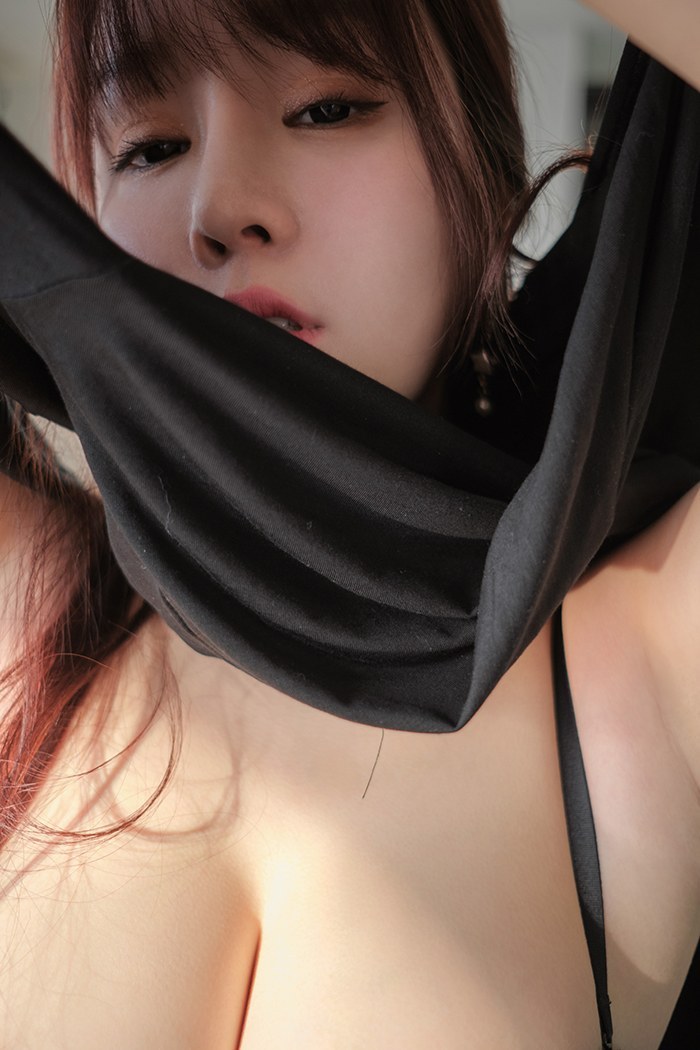 多情秘书王雨纯黑丝包臀豪乳深沟(图34)