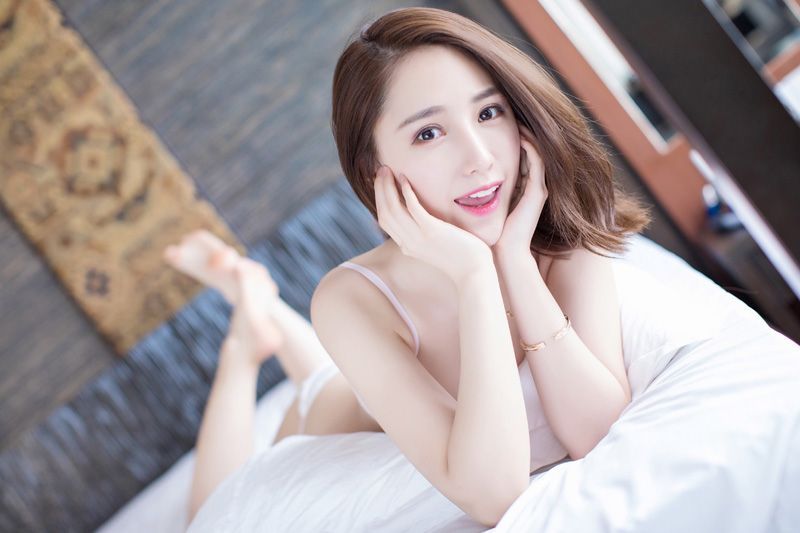 清纯少女刘奕宁Lynn酥胸覆白色内衣(图24)