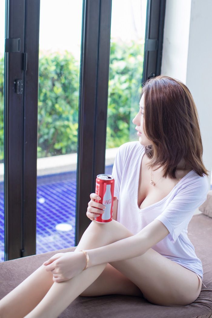 清纯少女刘奕宁Lynn酥胸覆白色内衣(图30)