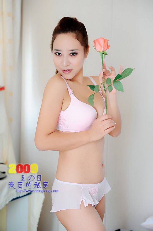 90后美女可人性感私房照(图11)