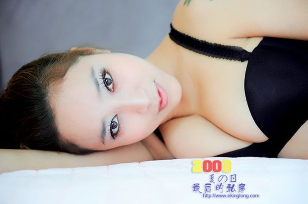 90后美女可人性感私房照(图3)