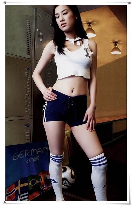 黄圣依足球宝贝完整套图(图1)