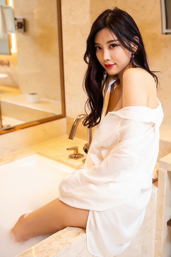 浴室女神杨晨晨丝滑长腿大秀玉足(图19)