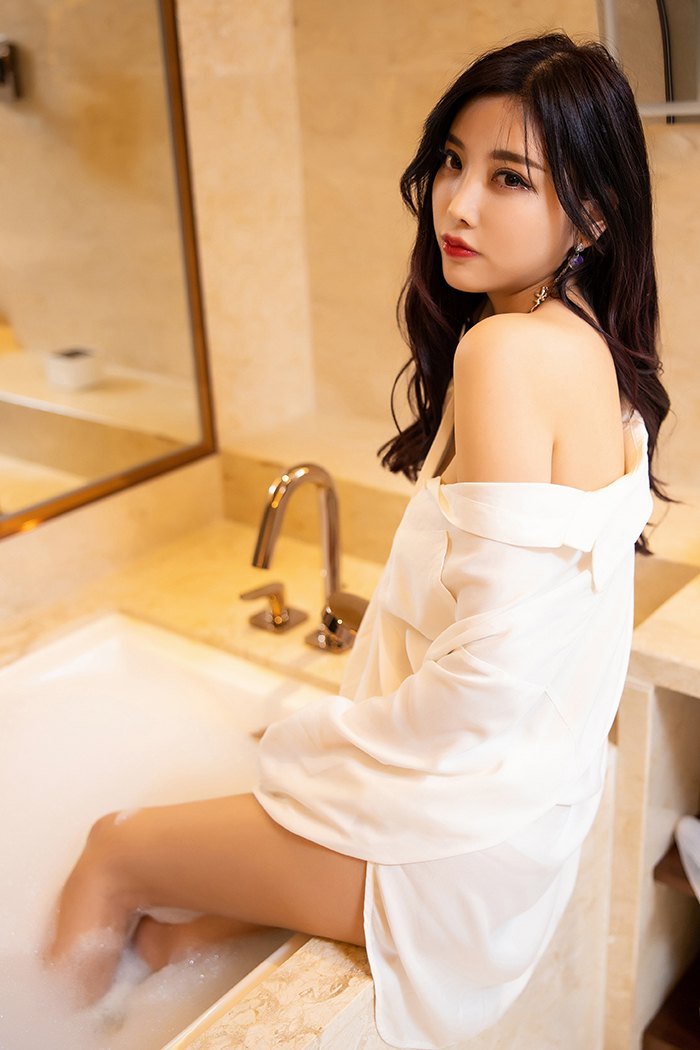 浴室女神杨晨晨丝滑长腿大秀玉足(图20)