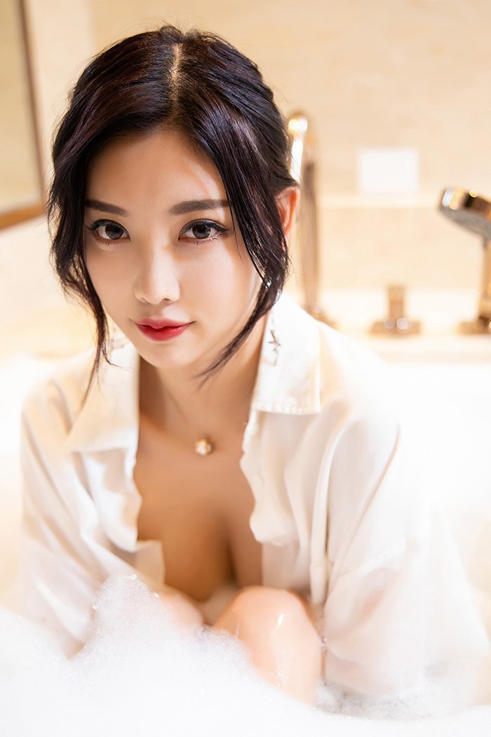 浴室女神杨晨晨丝滑长腿大秀玉足(图35)