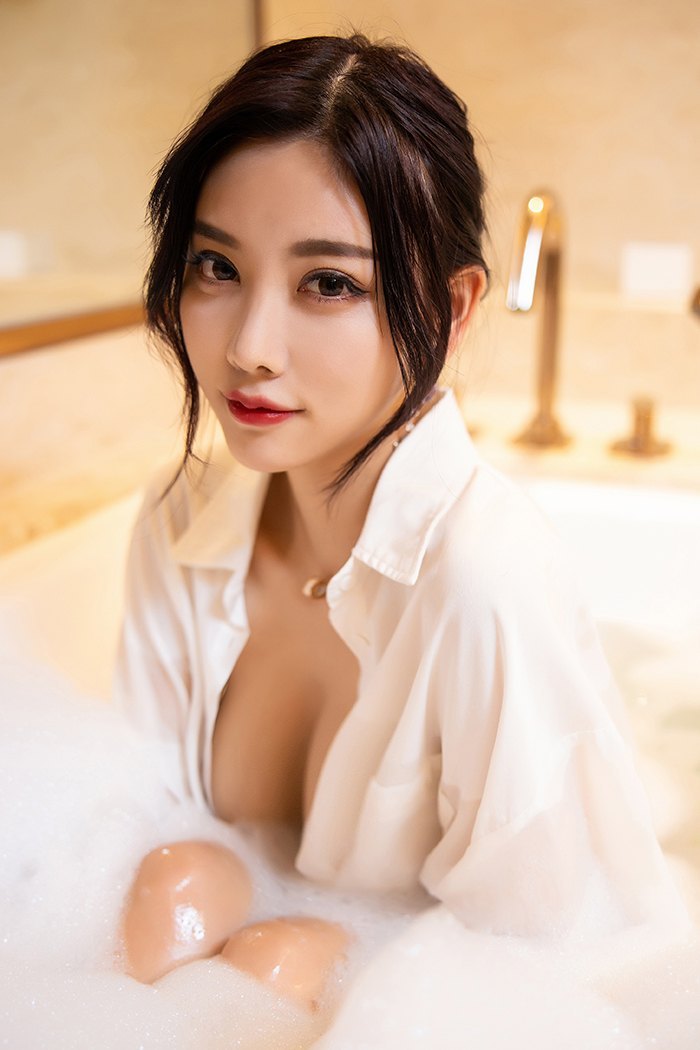 浴室女神杨晨晨丝滑长腿大秀玉足(图36)