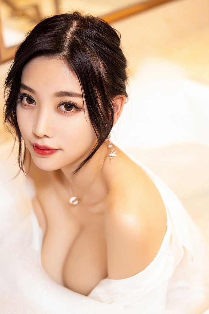 浴室女神杨晨晨丝滑长腿大秀玉足(图45)