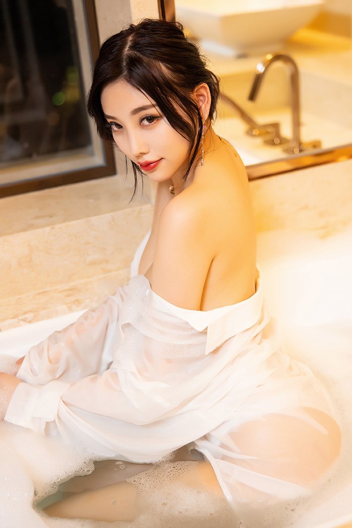 浴室女神杨晨晨丝滑长腿大秀玉足(图48)