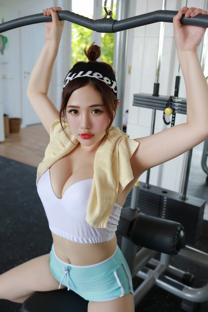 运动宝贝徐嘉乐比基尼难掩美乳尽现(图2)