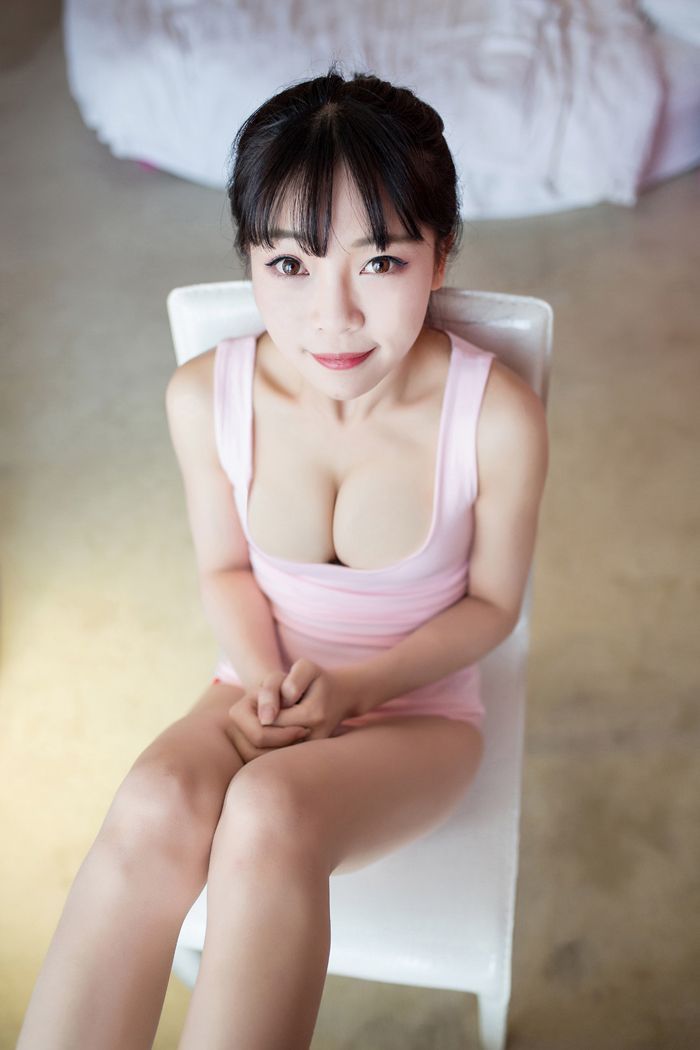 俏皮妹子莉莉丝学生短裙内内走光光(图16)