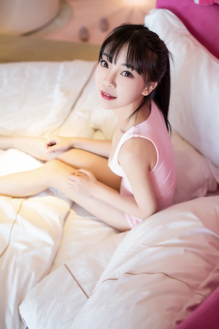 俏皮妹子莉莉丝学生短裙内内走光光(图24)