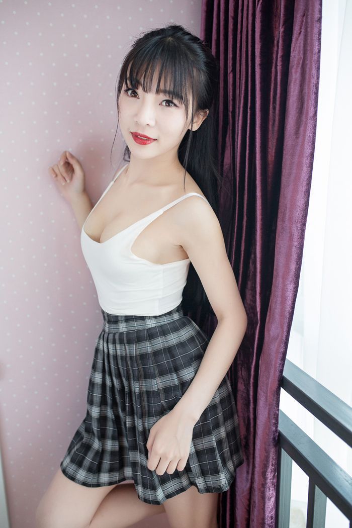 俏皮妹子莉莉丝学生短裙内内走光光(图40)