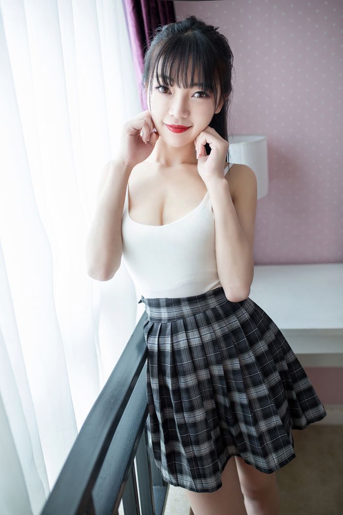 俏皮妹子莉莉丝学生短裙内内走光光(图47)