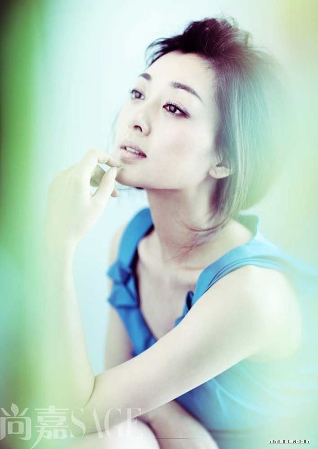 岩女郎姜鸿拍时装片 展现完美气质(图5)