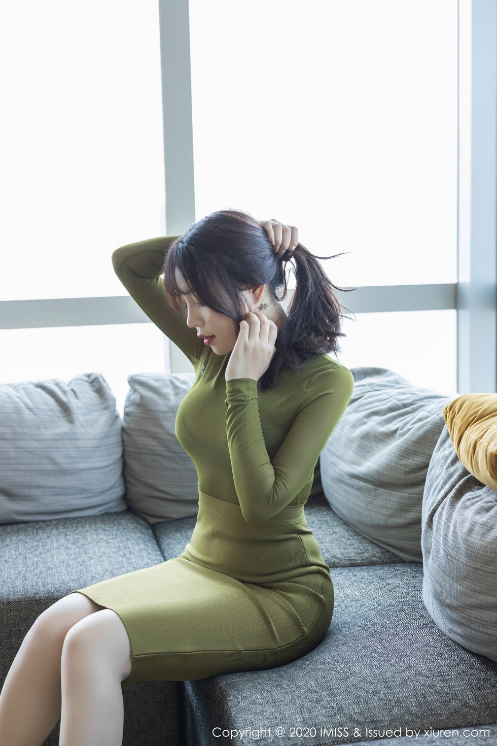 [IMISS爱蜜社]Vol.442_女神芝芝Booty私房镂空内衣配肉丝裤袜秀翘臀美腿诱人写真77P