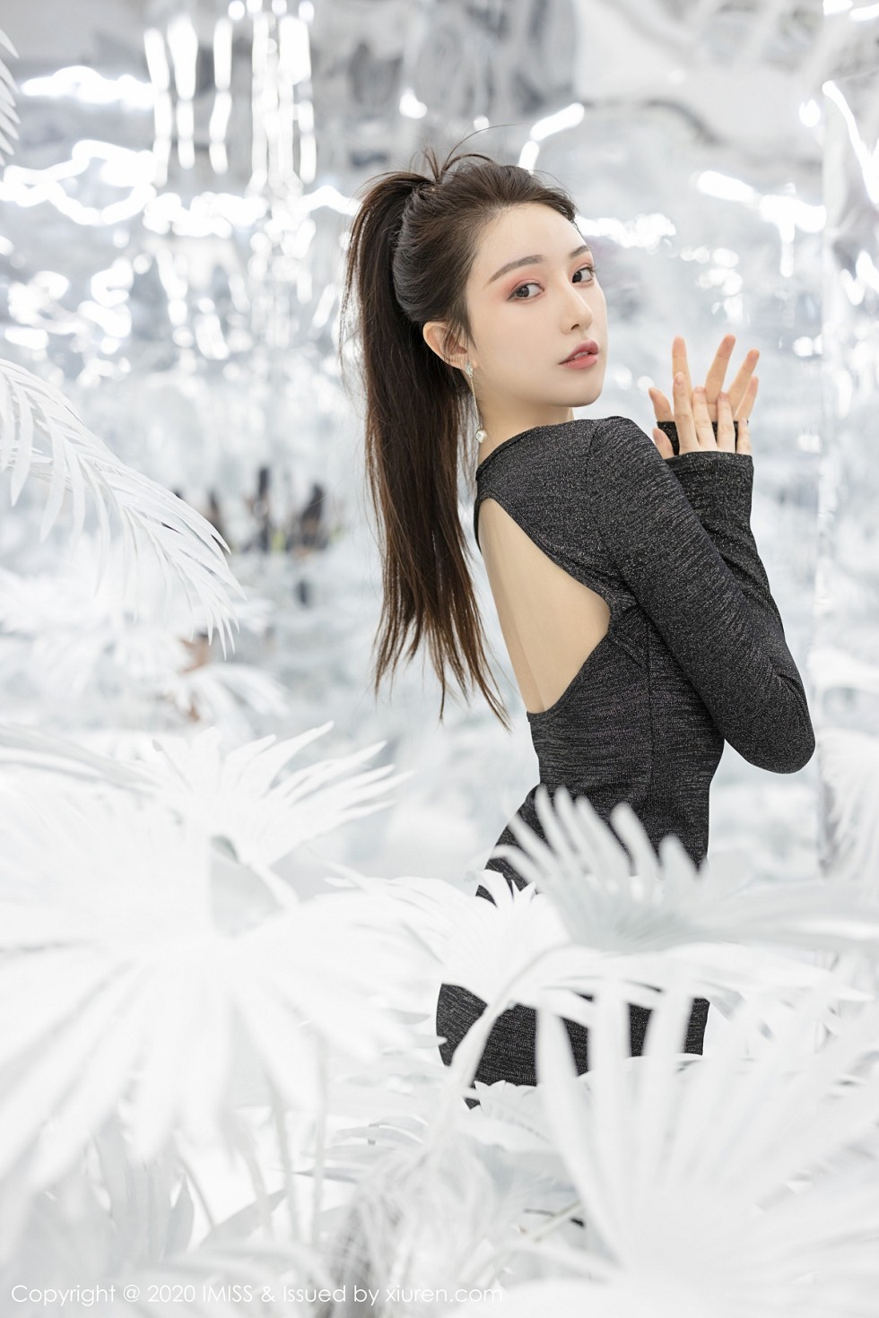 [IMISS爱蜜社]Vol.443_气质女神Lynn刘奕宁明亮空间拍摄主题高挑身材迷人写真41P