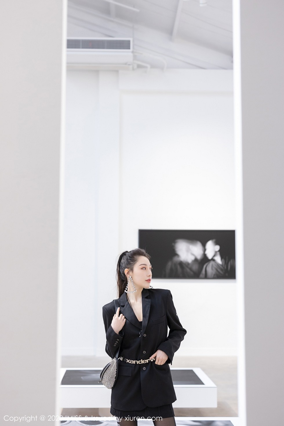 [IMISS爱蜜社]Vol.443_气质女神Lynn刘奕宁明亮空间拍摄主题高挑身材迷人写真41P
