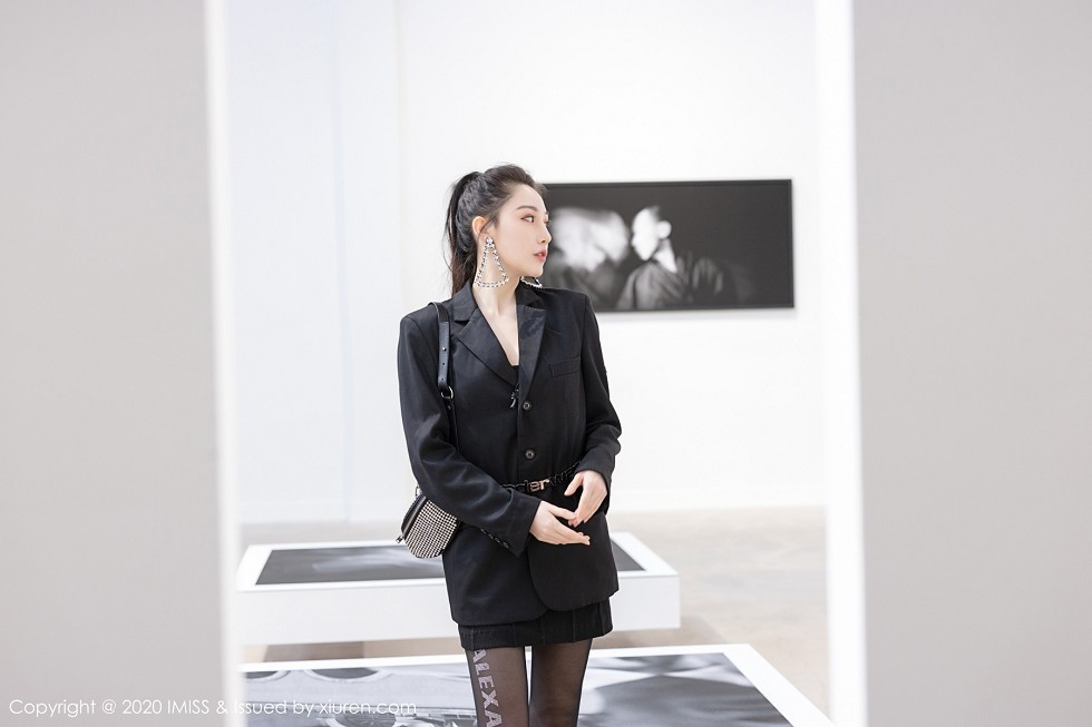 [IMISS爱蜜社]Vol.443_气质女神Lynn刘奕宁明亮空间拍摄主题高挑身材迷人写真41P