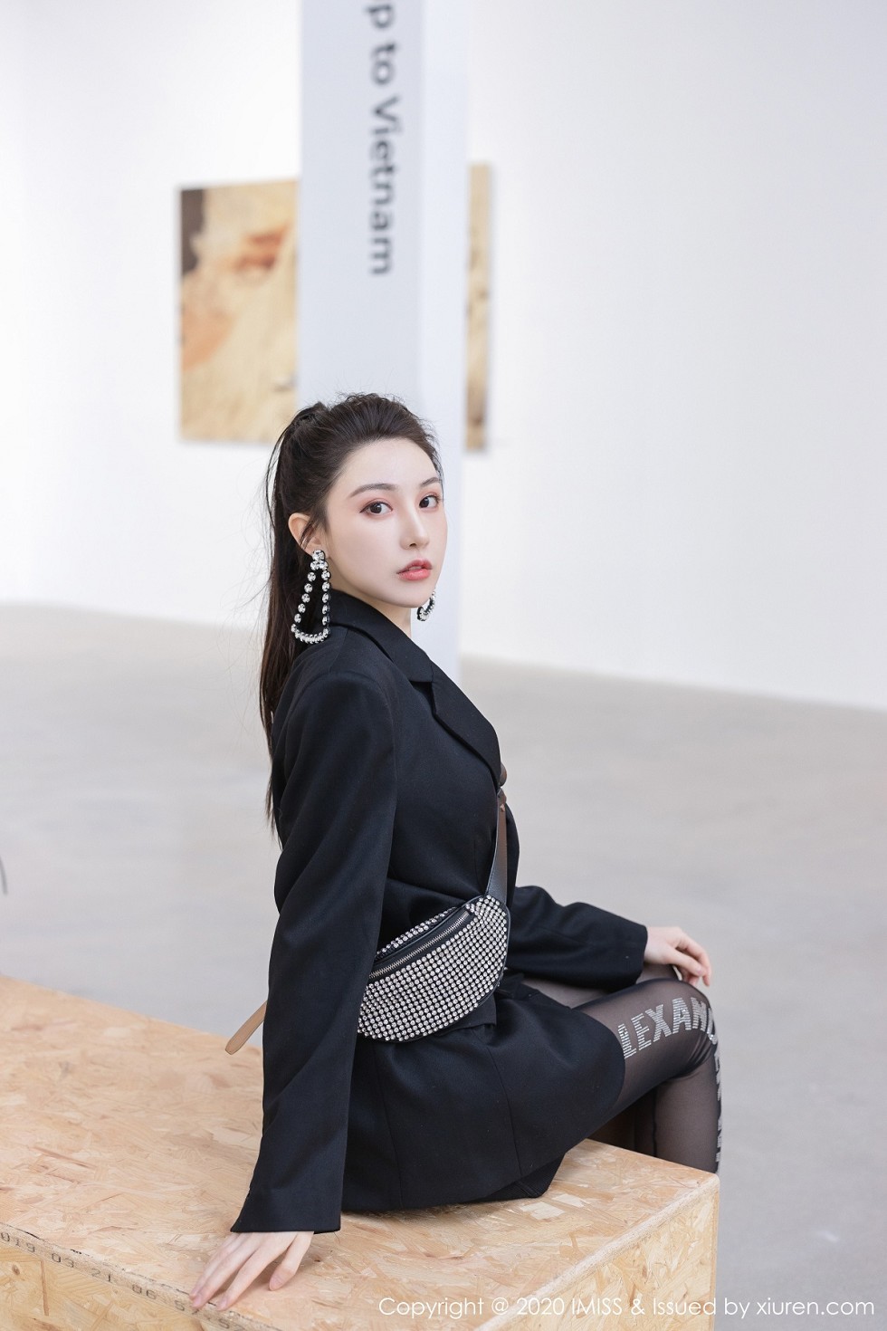[IMISS爱蜜社]Vol.443_气质女神Lynn刘奕宁明亮空间拍摄主题高挑身材迷人写真41P